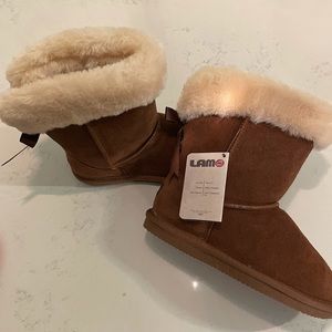 Kids Lamo Audrey chestnut colored boot with ribbon bow on back